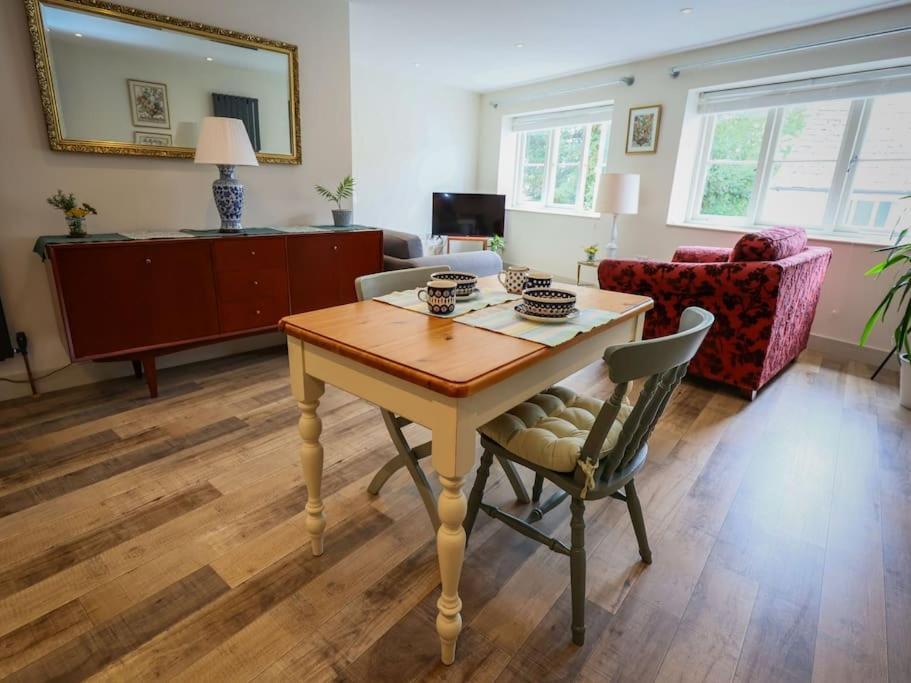 Spacious 1-Bed Apartment With Super King Or Twin In Central Charlbury, Cotswolds Exterior photo
