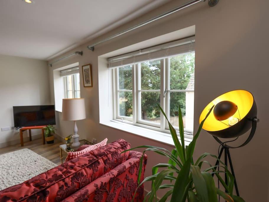 Spacious 1-Bed Apartment With Super King Or Twin In Central Charlbury, Cotswolds Exterior photo