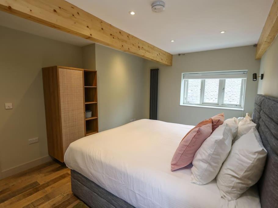 Spacious 1-Bed Apartment With Super King Or Twin In Central Charlbury, Cotswolds Exterior photo