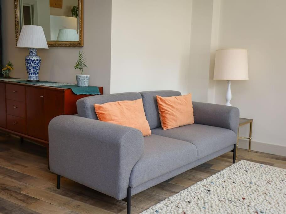 Spacious 1-Bed Apartment With Super King Or Twin In Central Charlbury, Cotswolds Exterior photo