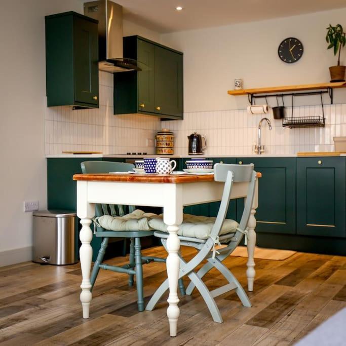 Spacious 1-Bed Apartment With Super King Or Twin In Central Charlbury, Cotswolds Exterior photo