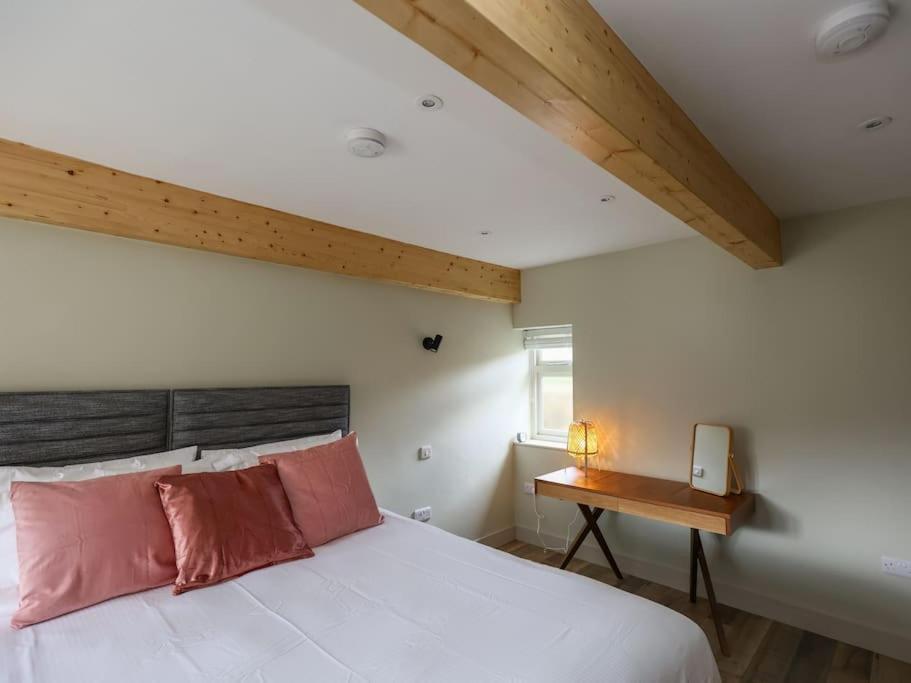 Spacious 1-Bed Apartment With Super King Or Twin In Central Charlbury, Cotswolds Exterior photo