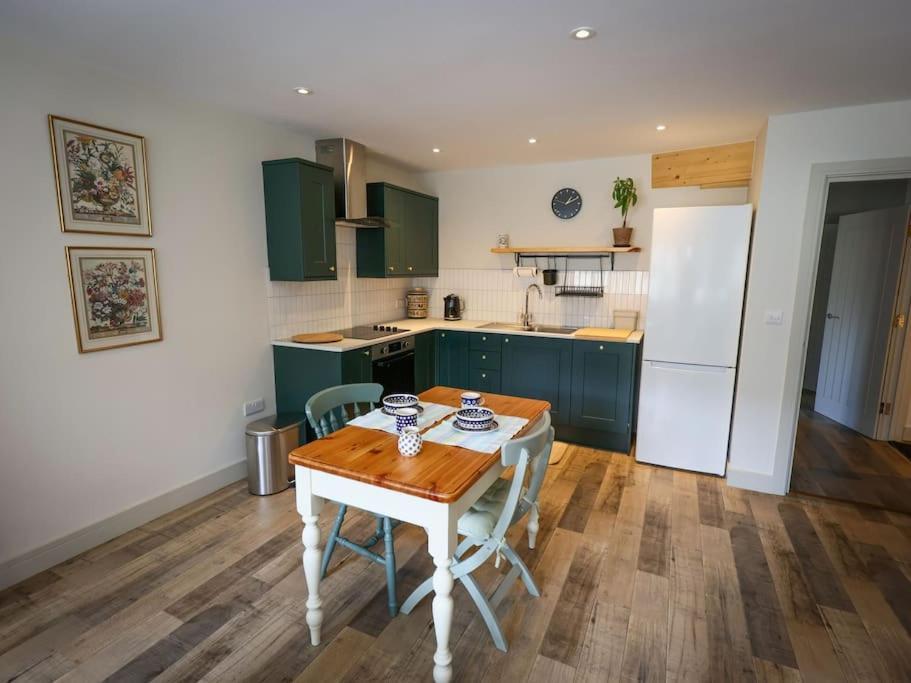 Spacious 1-Bed Apartment With Super King Or Twin In Central Charlbury, Cotswolds Exterior photo